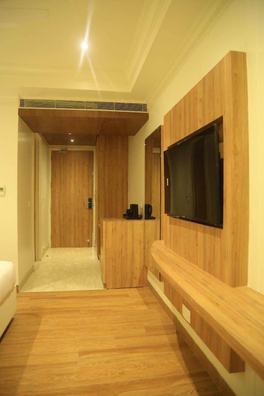 Sapphire Sky Hotel Dehradun Dış mekan fotoğraf