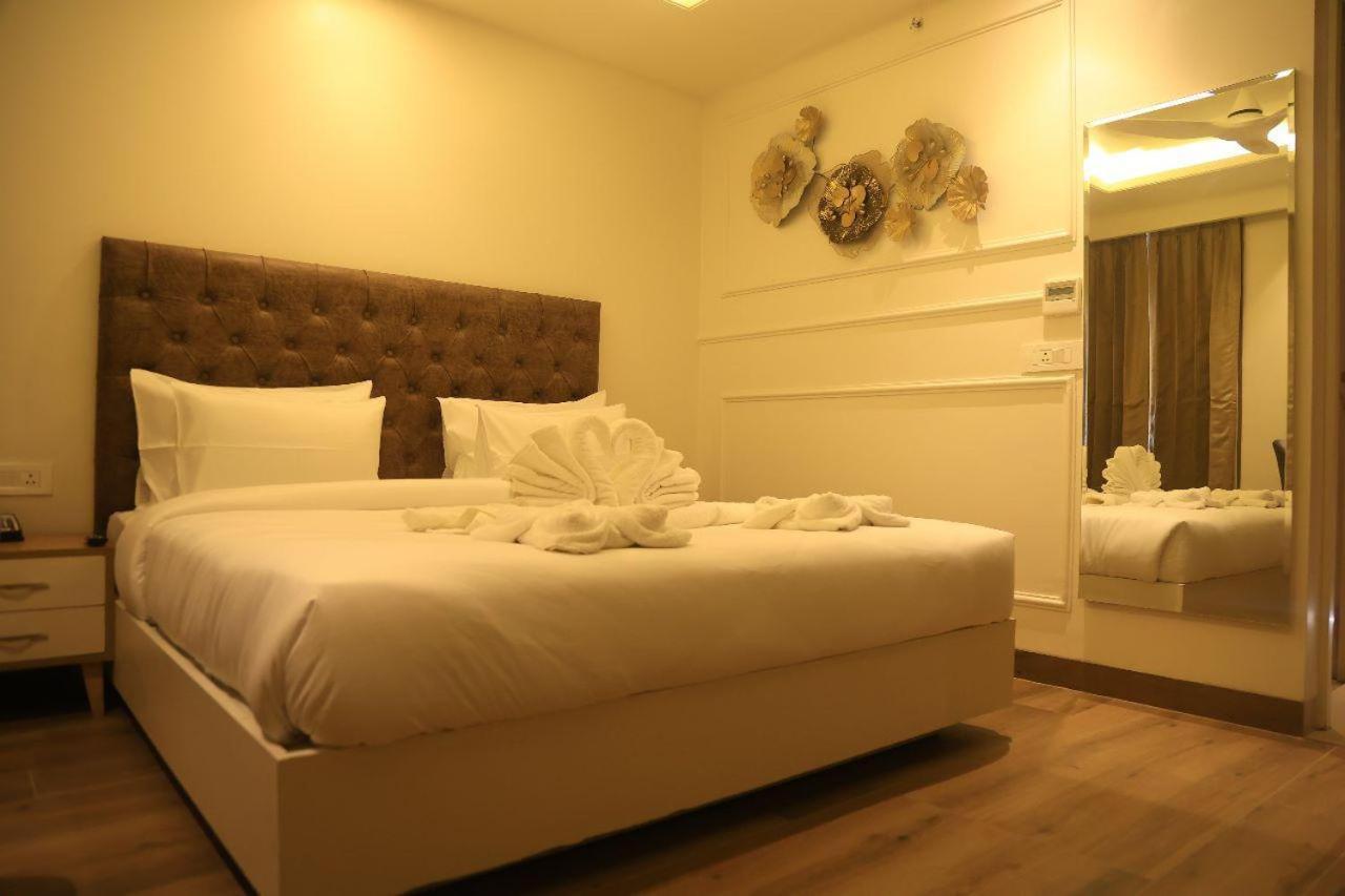 Sapphire Sky Hotel Dehradun Dış mekan fotoğraf